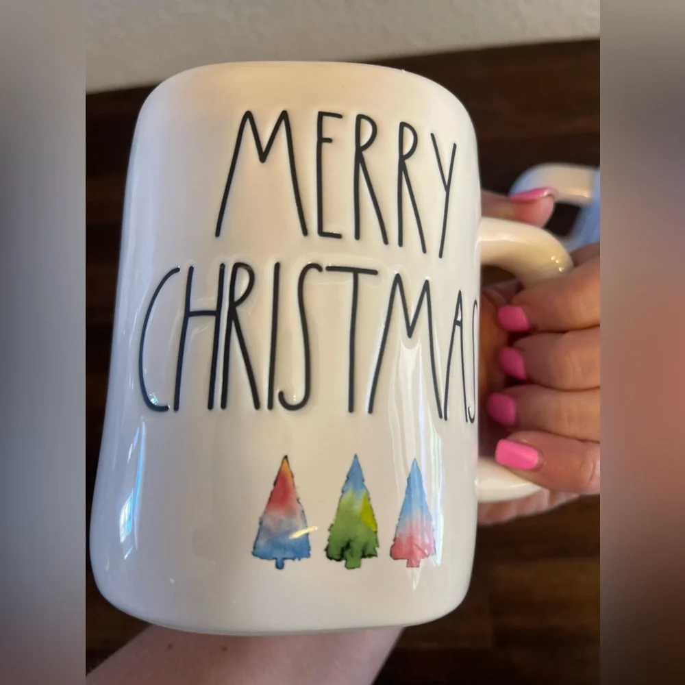 New set of 2 Rae Dunn Merry Christmas‎ mugs